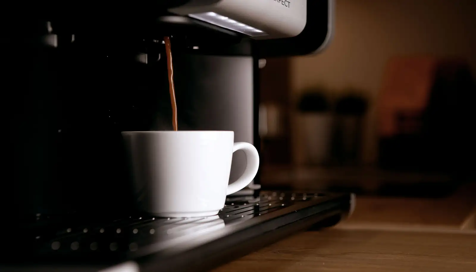 CP40 Kaffeevollautomat mit Kaffee